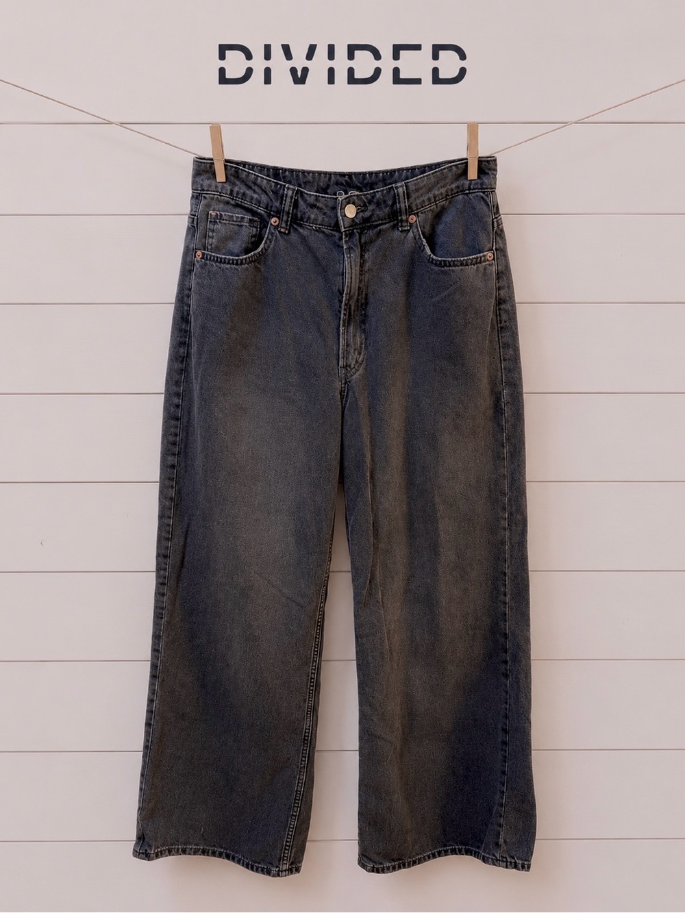 DIVIDED Black Straight Leg Jeans – Size 10